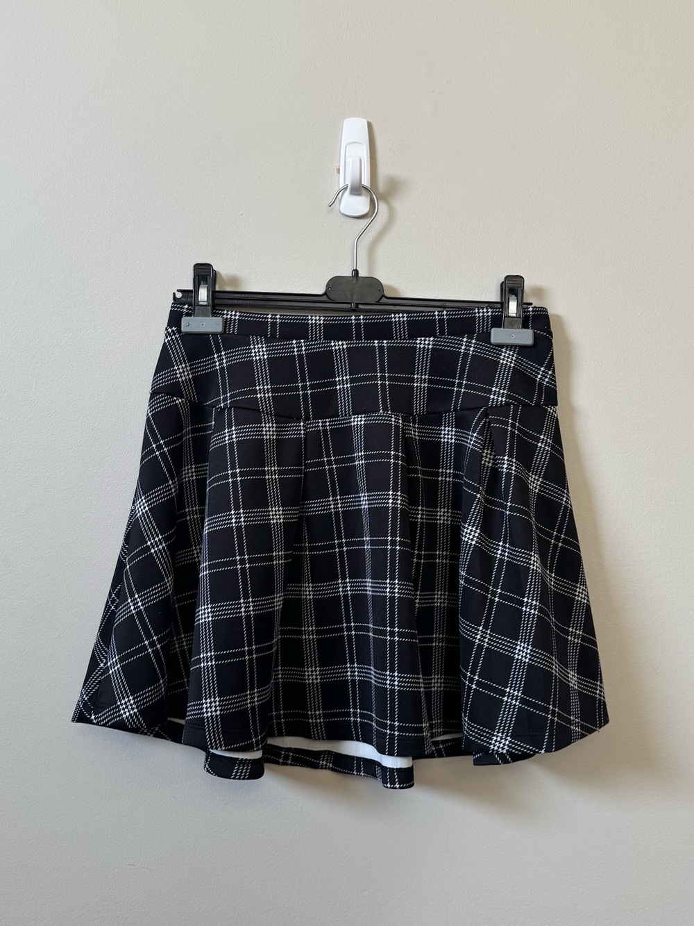 Social Collision hot topic White black plaid stretch waist pull on mini skirt